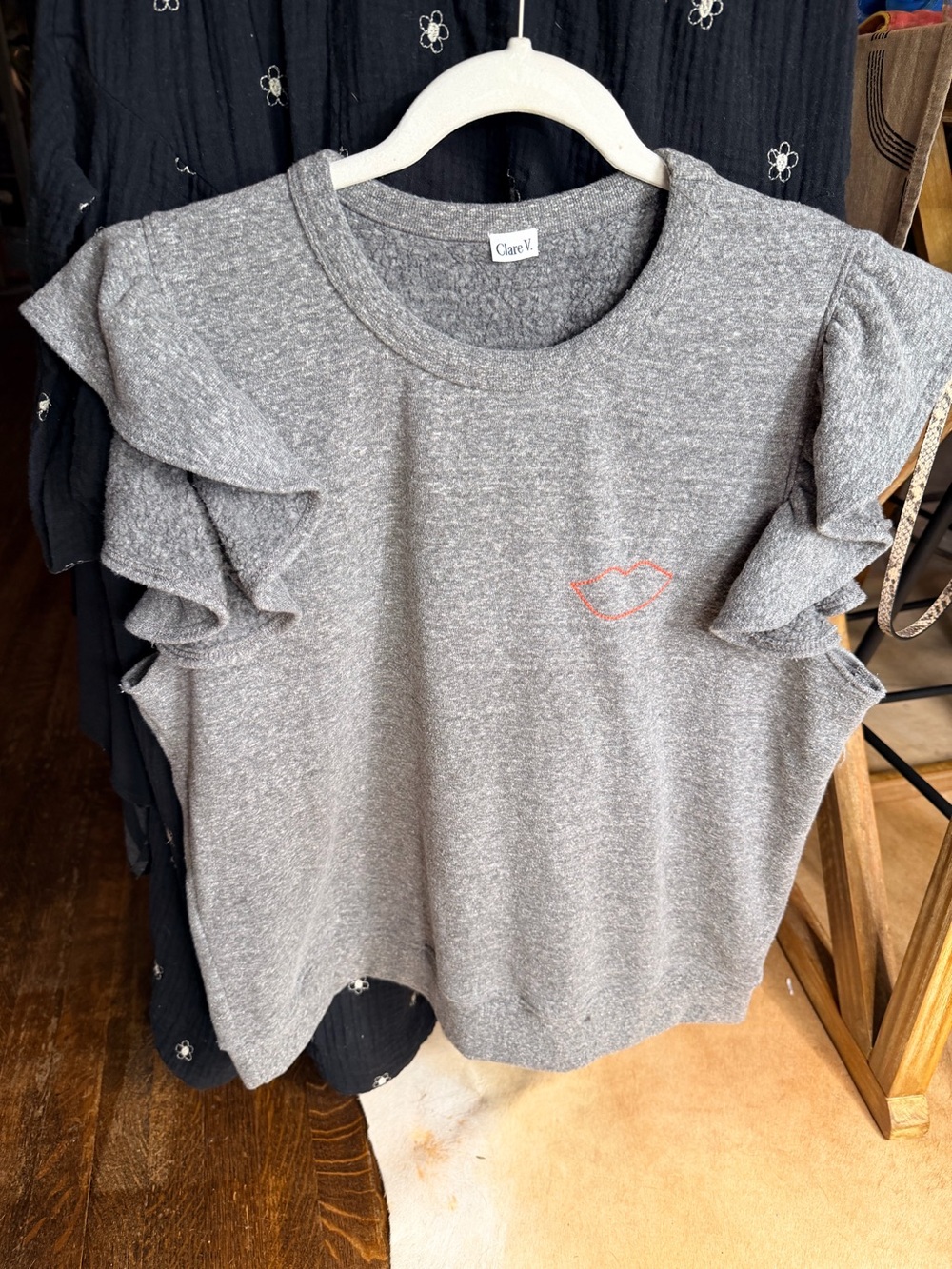 Clare V. Heather Grey Ruffle Sleeve Sweatshirt Top Red Embroidered Lips XL